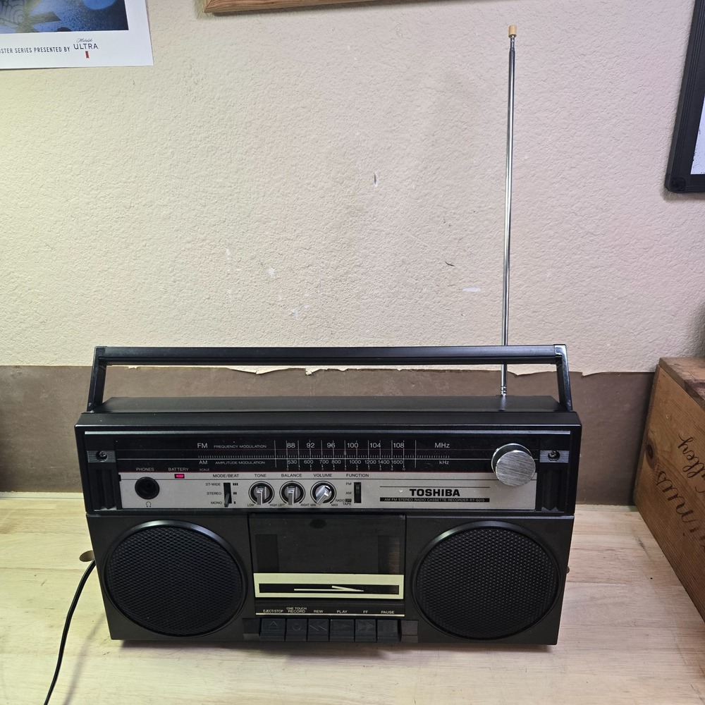 1985 Toshiba RT-6015 Vintage Boom Box AM/FM Radio READ